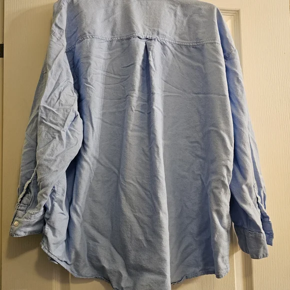 Old Navy Boyfriend Light Blue Button Down Shirt - Picture 4 of 6
